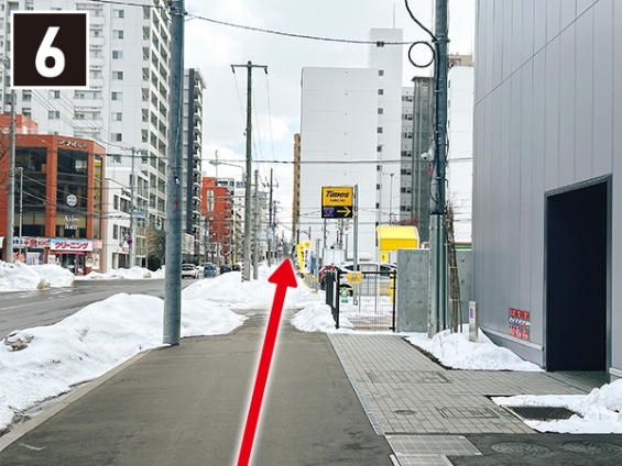 タイムズの駐車場に向かって進む。