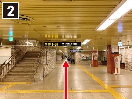 そのままバスセンター方面へ向かい地下道を直進する。