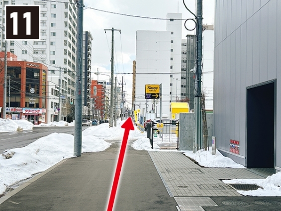 タイムズの駐車場に向かって進む。